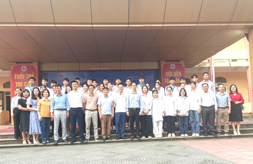 TVP Hải Dương-Hơn 1.000 học sinh trường THPT Kẻ Sặt, Bình Giang có cơ hội làm việc trong ngành hàng không