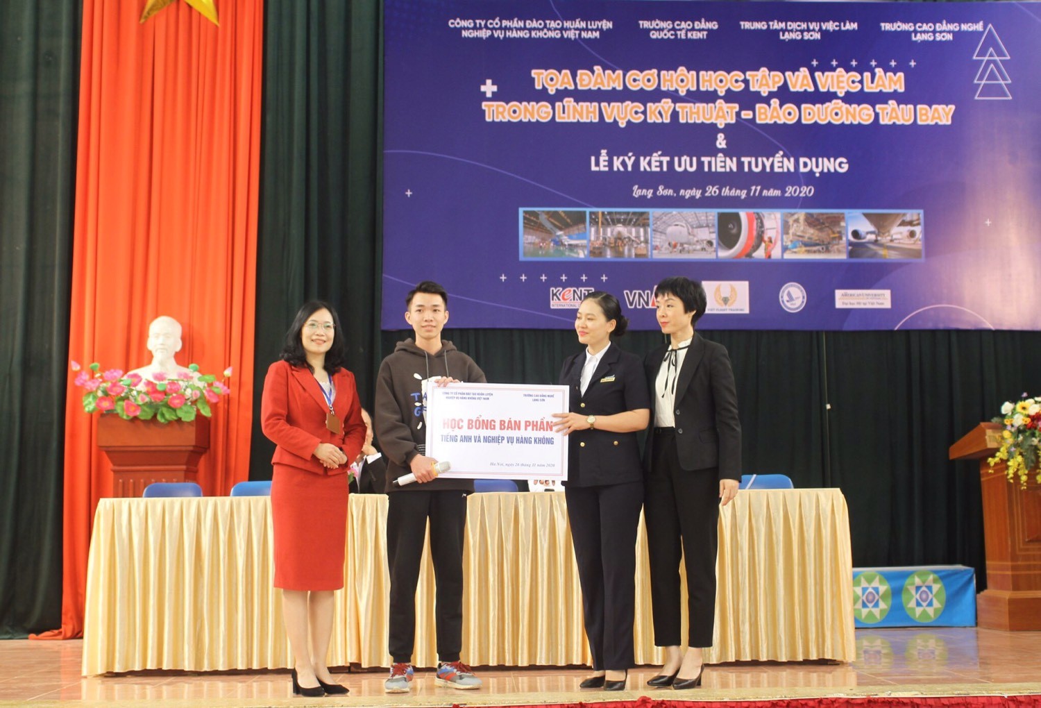 TTrung tâm Đào tạo Hàng không Việt Nam mở các khóa học trang bị kỹ năng Tiếng anh và nghiệp vụ hàng không với học bổng ưu đãi