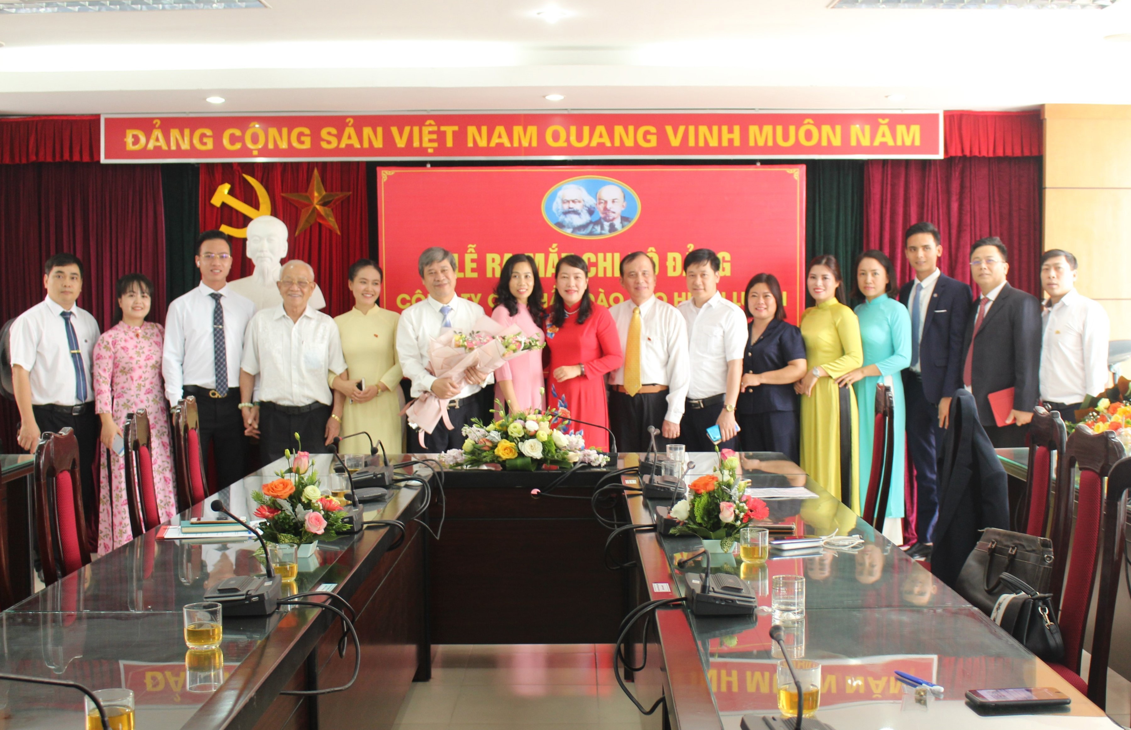 TLễ ra mắt Chi bộ đảng Công ty Cổ phần Đào tạo Huấn luyện nghiệp vụ Hàng không Việt Nam