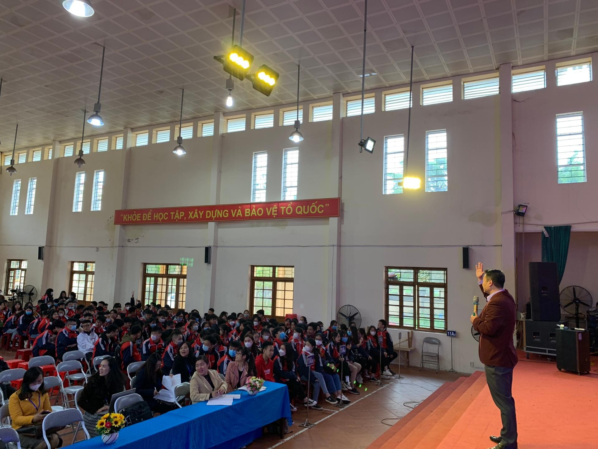 TTrung tâm tâm dịch vụ việc làm Lạng Sơn tổ chức buổi ngoại khóa tư vấn, hướng nghiệp cho học sinh Trường THPT Hoàng Văn Thụ
