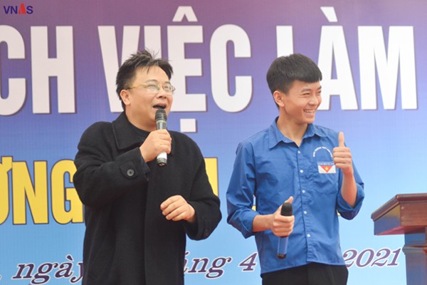 TLao động trẻ huyện Sơn Dương hứng khởi giao lưu về ngành hàng không