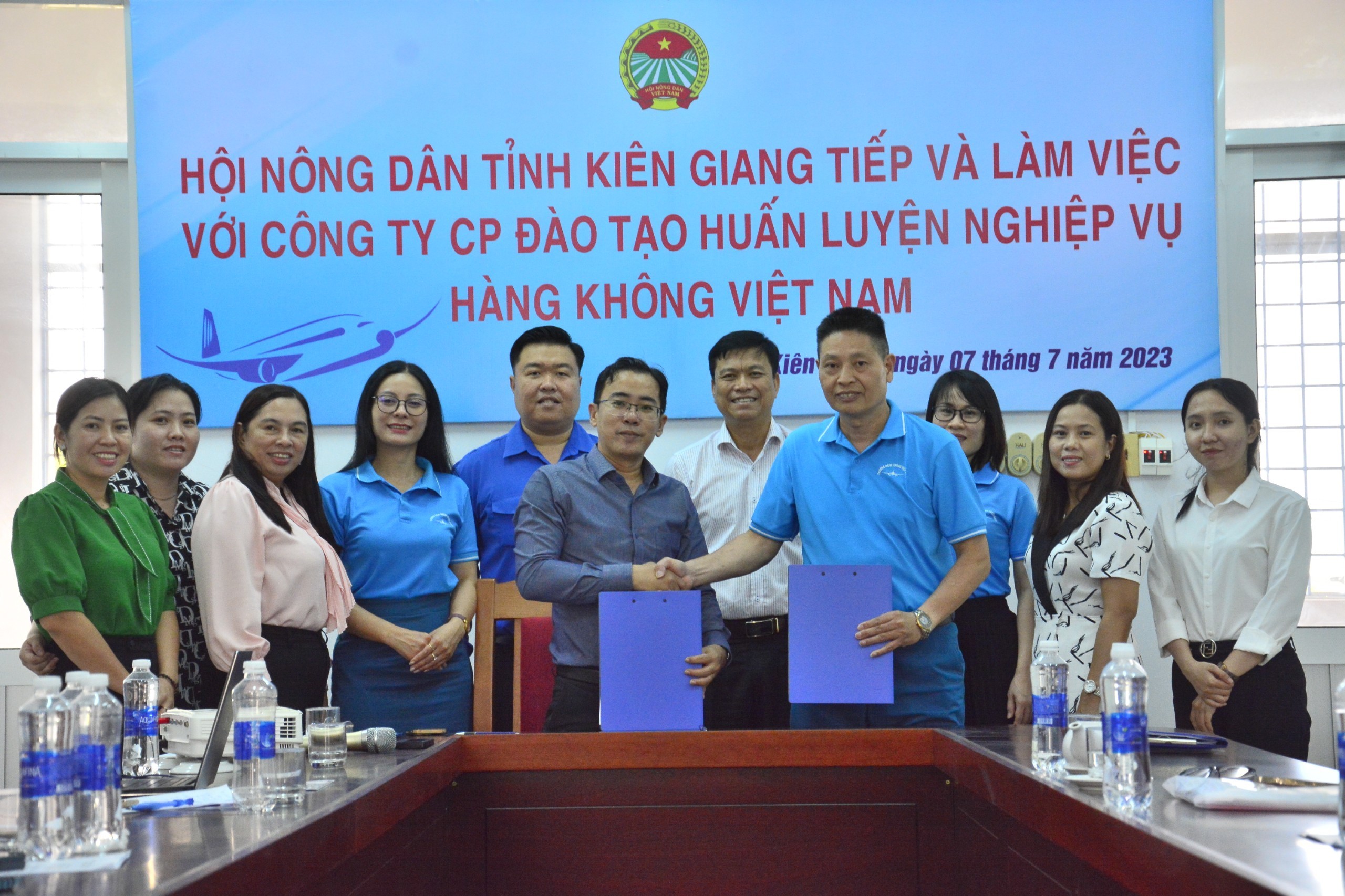 TKý kết Biên bản ghi nhớ hợp tác về tuyển sinh, đào tạo và cung ứng nguồn nhân lực hàng không của Công ty VNAS và Hội Nông dân tỉnh Kiên Giang