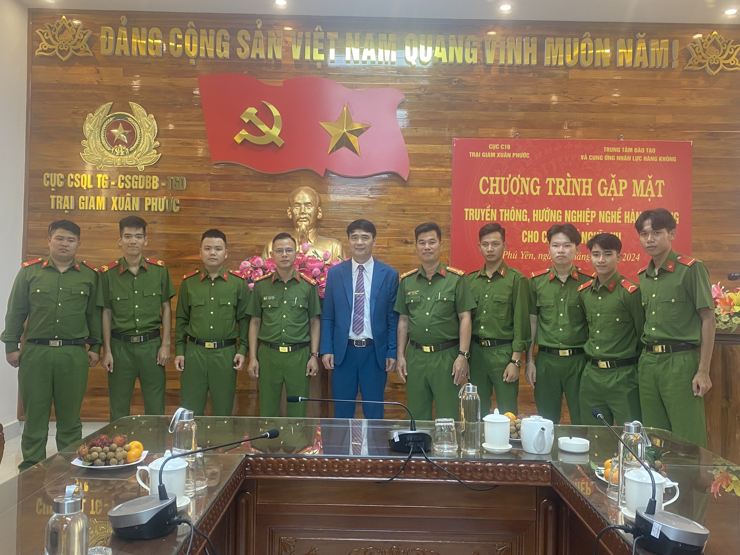 TTTCUNL-Tư vấn nghề nghiệp và giới thiệu việc làm cho chiến sỹ nghĩa vụ Trại giam Xuân Phước, Phú Yên