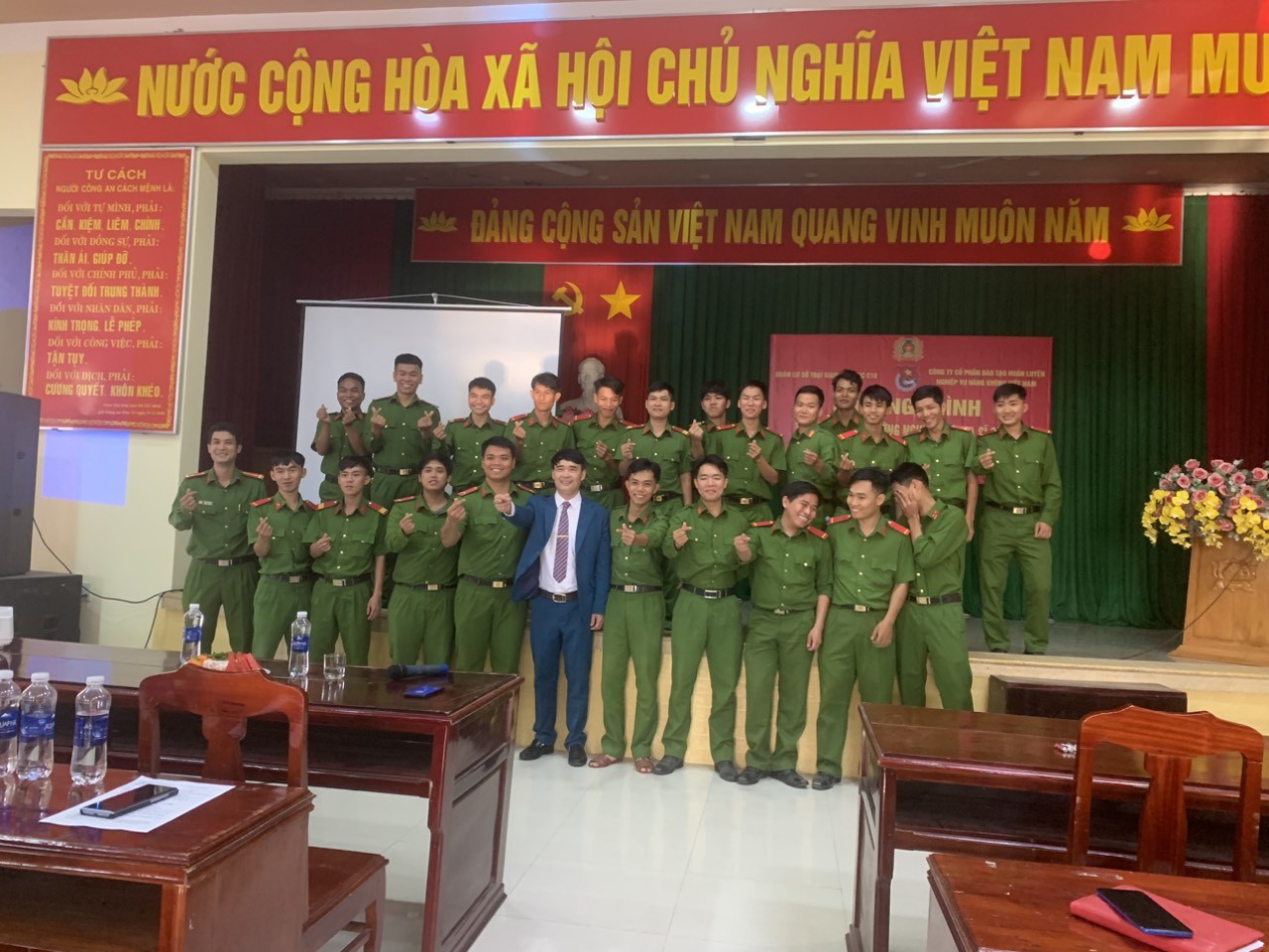 TTTCUNL-Truyền thông hướng nghiệp cho hạ sỹ quan, chiến sỹ nghĩa vụ Trại giam A2 Khánh Hòa