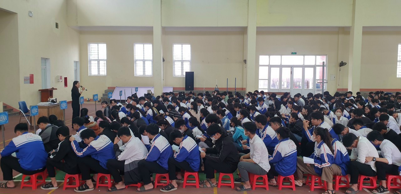TVPTS Quảng Bình-Định hướng nghề nghiệp cho học sinh Trường THPT Nguyễn Chí Thanh