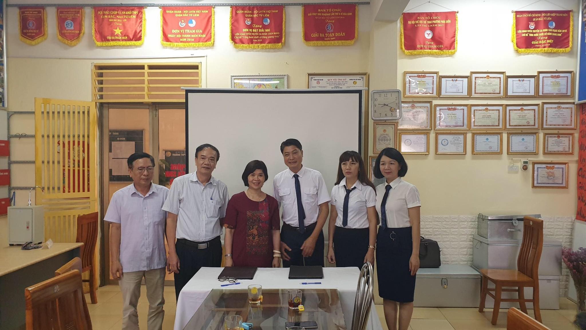 TTrường THPT Việt Hoàng Hà Nội chuẩn bị công tác giới thiệu hướng nghiệp nghề hàng không cho học sinh năm học 2020-2021 và những năm tiếp theo