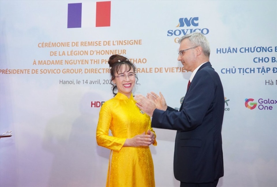 Bà Nguyễn Thị Phương Thảo nhận Huân chương Bắc đẩu bội tinh