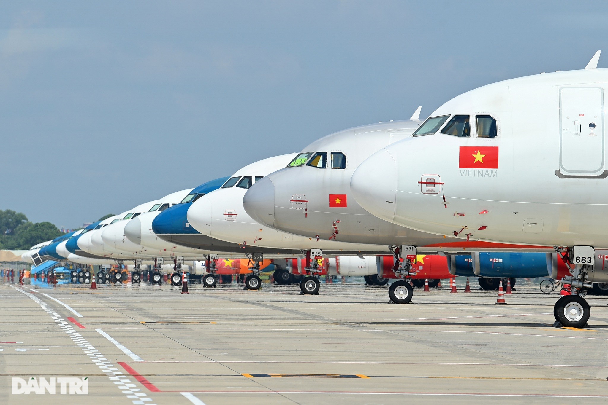 Ám ảnh hàng trăm tàu bay "đắp chiếu" nằm la liệt tại Cảng Nội Bài, Tân Sơn Nhất
