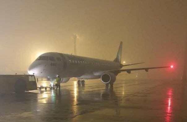 THàng loạt chuyến bay không thể hạ cánh vì sương mù dày đặc