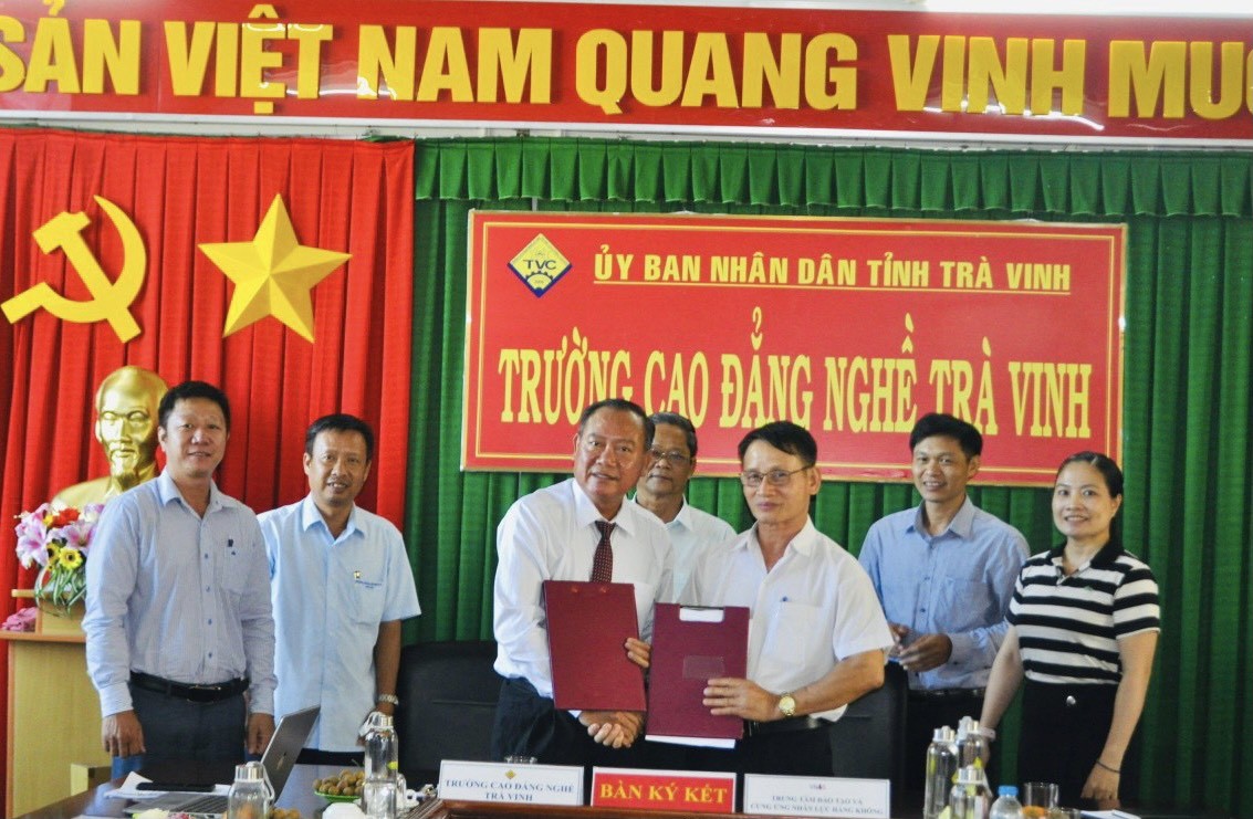 TGiám đốc Dự án nhân lực hàng không ký kết Biên bản ghi nhớ hợp tác với Trường Cao đẳng Nghề tỉnh Trà Vinh