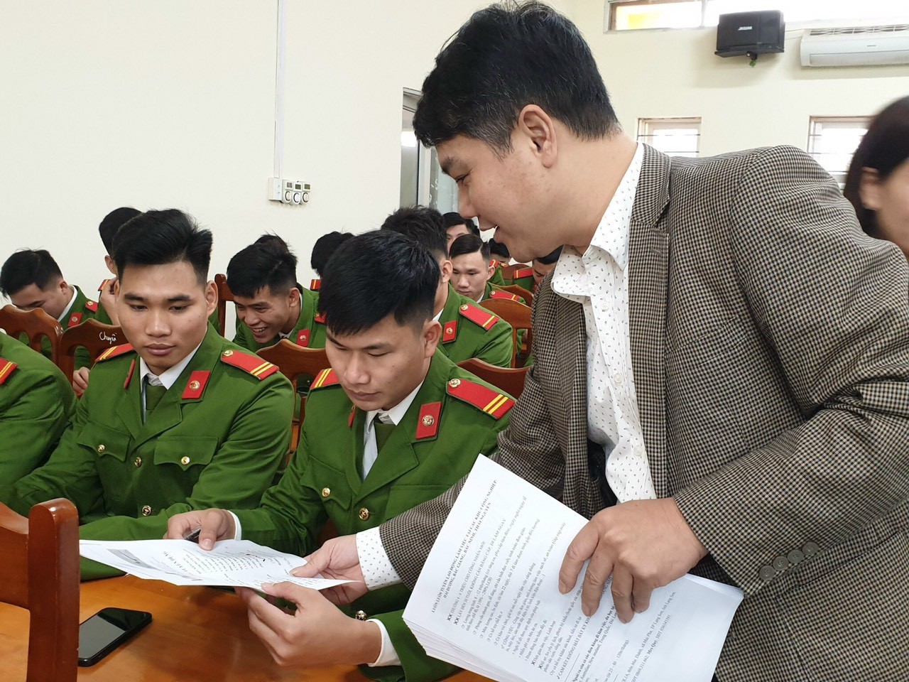 VPTS Lạng Sơn: Định hướng nghề nghiệp, giới thiệu việc làm cho Hạ sỹ quan, chiến sỹ nghĩa vụ CAND năm 2023 tại Công an tỉnh Lạng Sơn