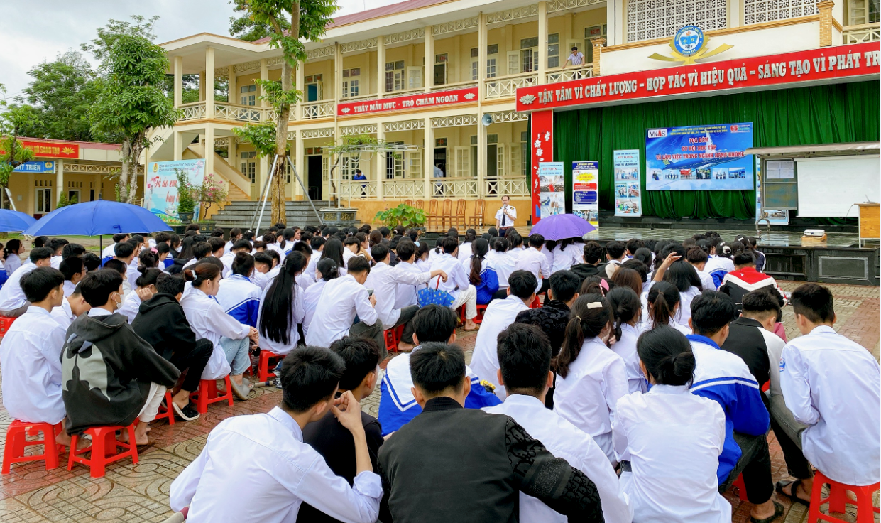 Trung tâm Dịch vụ hàng không tổ chức hướng nghiệp “Cơ hội học tập và việc làm ngành hàng không” cho học sinh trường THCS - THPT Như Xuân, Thanh Hoá