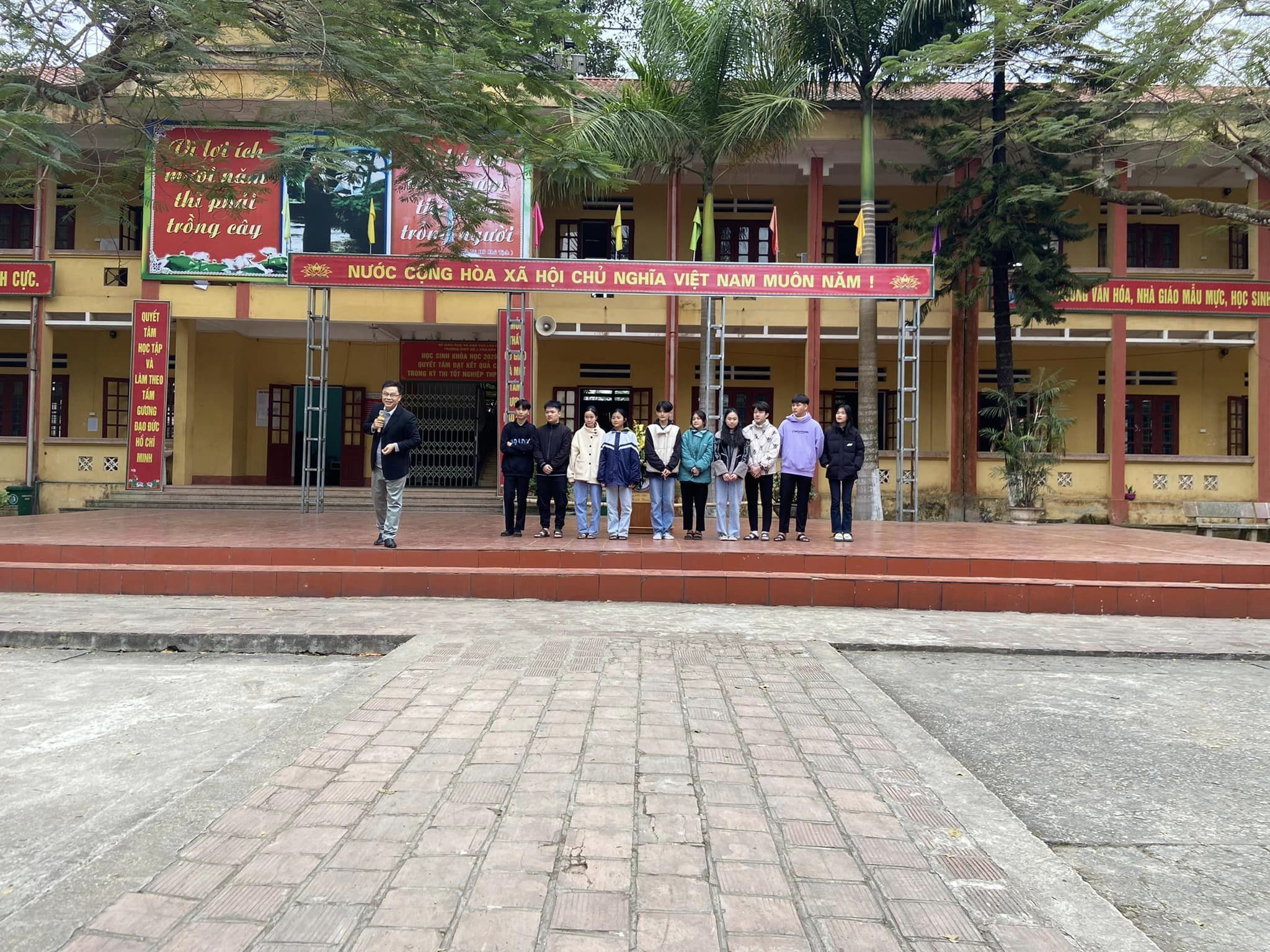 TĐịnh hướng nghề nghiệp tại các trường THPT tỉnh Lào Cai