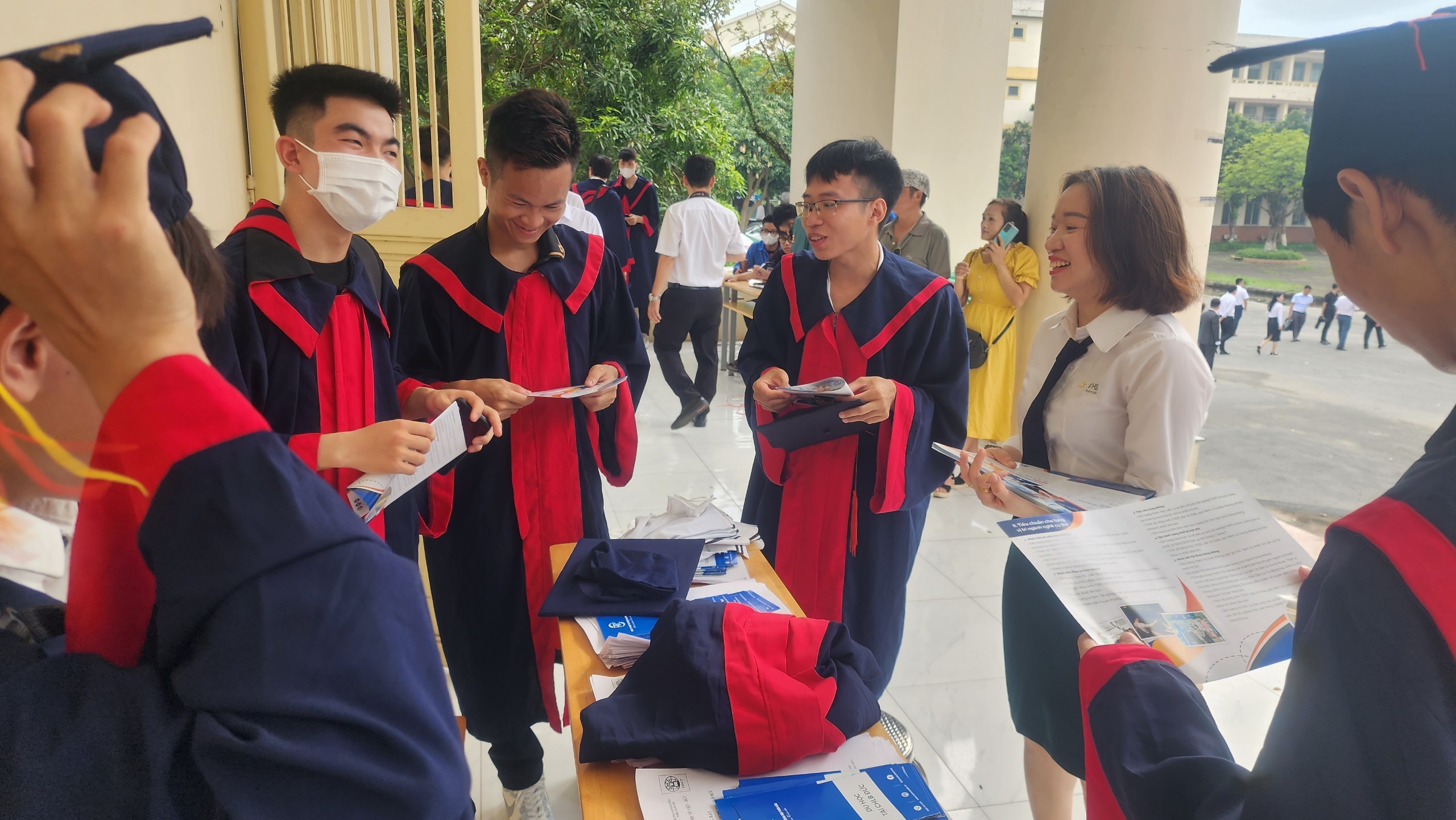 THơn 800 sinh viên trường Cao đẳng Công nghệ cao Hà Nội tham gia “Ngày hội việc làm HHT năm 2023”