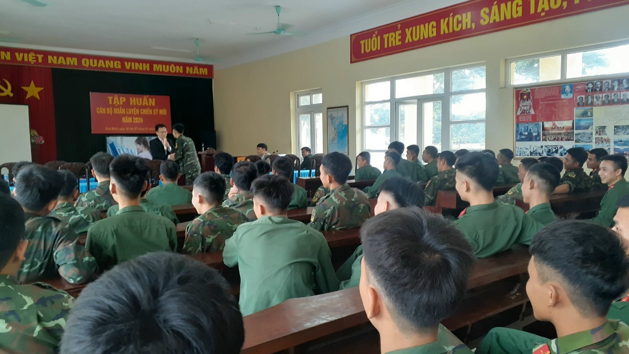 TTCUNL- Định hướng nghề nghiệp cho chiến sỹ Quân đoàn 12 Tam Điệp, Ninh Bình