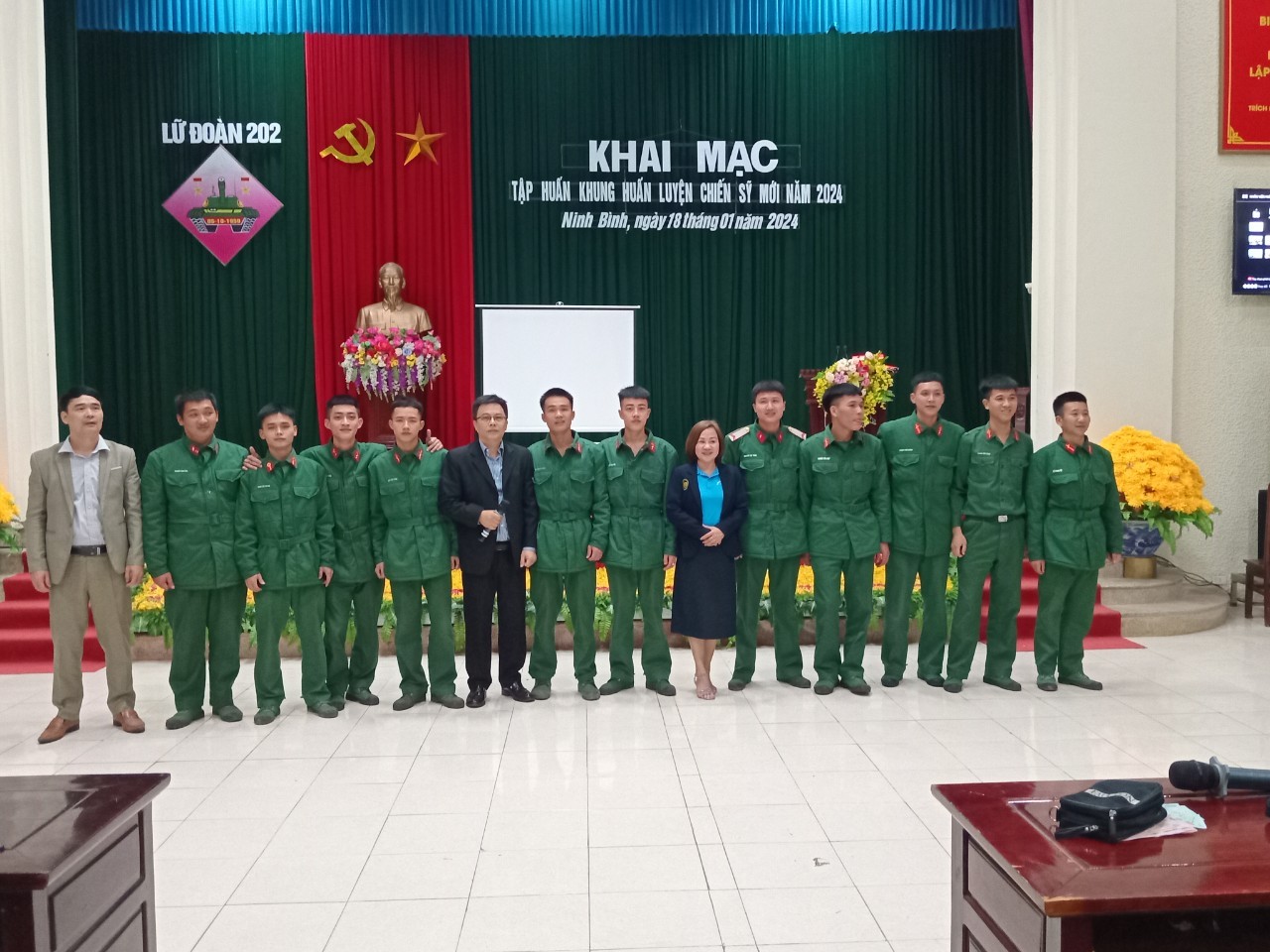 TTTCUNL- Cơ hội việc làm ngành hàng không cho hạ sỹ quan, chiến sỹ Lữ đoàn 202 Tăng thiết giáp Tam Điệp, Ninh Bình