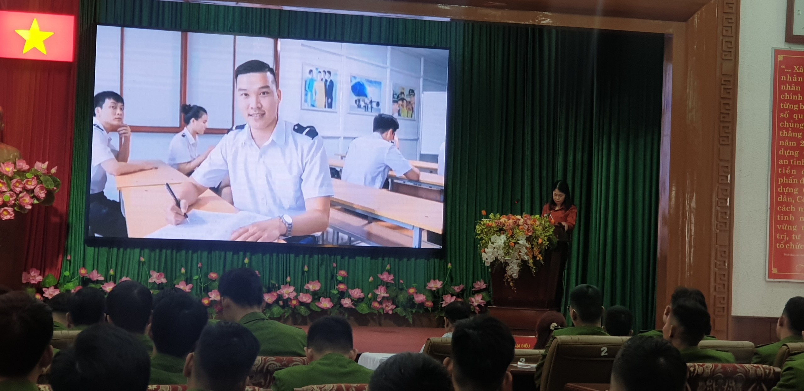 TVPTS Quảng Bình-Hướng nghiệp nghề cho hạ sỹ quan nghĩa vụ CAND tỉnh Thừa Thiên Huế
