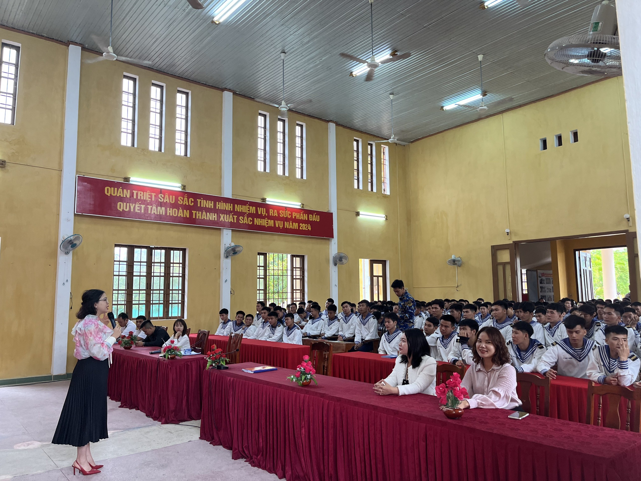 TVPTS Bình Thuận-Kết nối, giới thiệu việc làm cho hơn 3000 chiến sĩ Lữ đoàn 162, Vùng 4 Hải quân