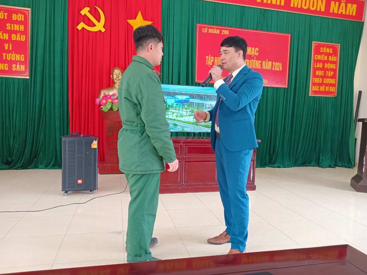 VPTS Ninh Bình-Tư vấn, định hướng nghề cho bộ đội xuất ngũ Lữ đoàn 299